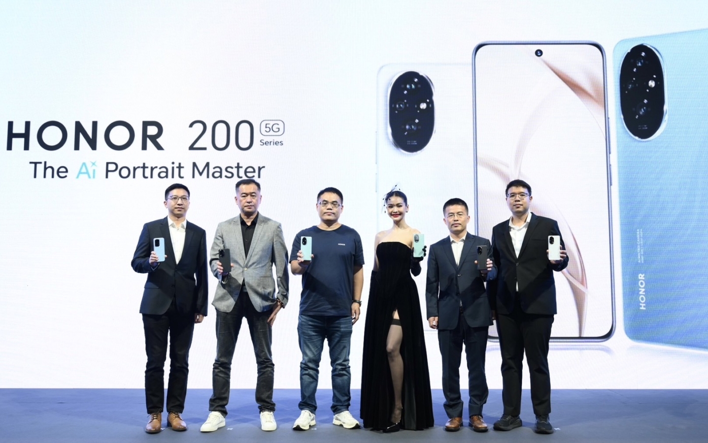 เปิดตัว! HONOR 200 Series สมาร์ตโฟนสเปคระดับเรือธงมาพร้อม AI ตึงมิสแกรนด์ ‘อิงฟ้า วราหะ’ นั่งแท่นพรีเซนเตอร์ เปิดตัว! HONOR 200 Series สมาร์ตโฟนสเปคระดับเรือธงมาพร้อม AI ตึงมิสแกรนด์ ‘อิงฟ้า วราหะ’ นั่งแท่นพรีเซนเตอร์
