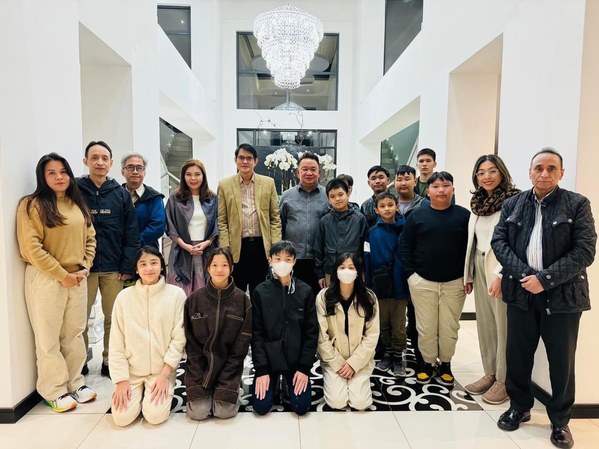 มังกร ประทุมแก้ว เป็นเจ้าภาพเลี้ยงอาหารค่ำ อภิชาติ สุดแสวง อวัสดา ปกมนตรีและคณะ โขนเยาวชนไทยไปแอฟริกา มังกร ประทุมแก้ว เป็นเจ้าภาพเลี้ยงอาหารค่ำ อภิชาติ สุดแสวง อวัสดา ปกมนตรีและคณะ โขนเยาวชนไทยไปแอฟริกา